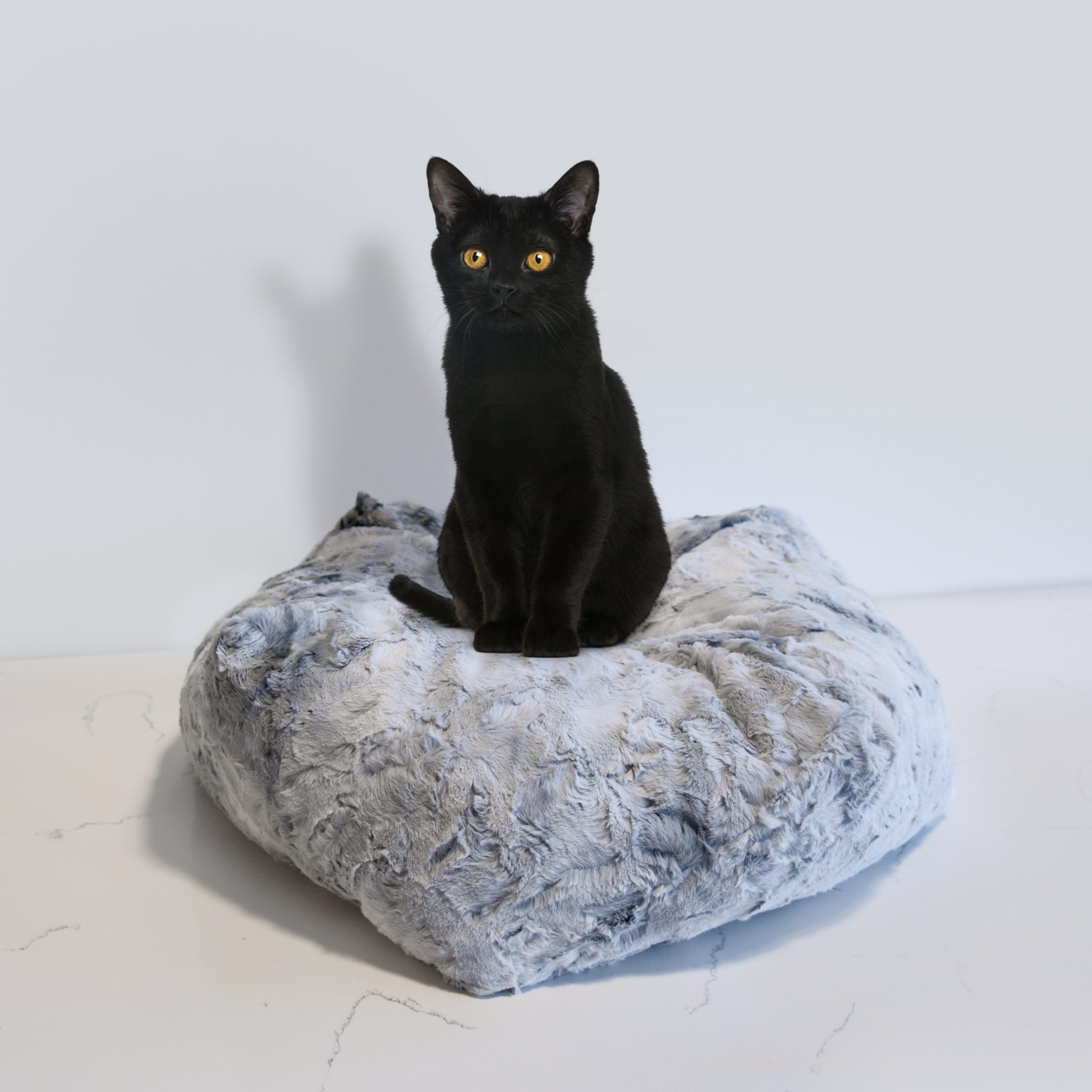 Gray Tie-Dye Faux Fur Pouf Cat Bed