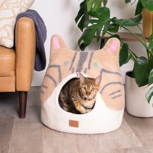 Striped and Spotted Cat-Face Wool Cave